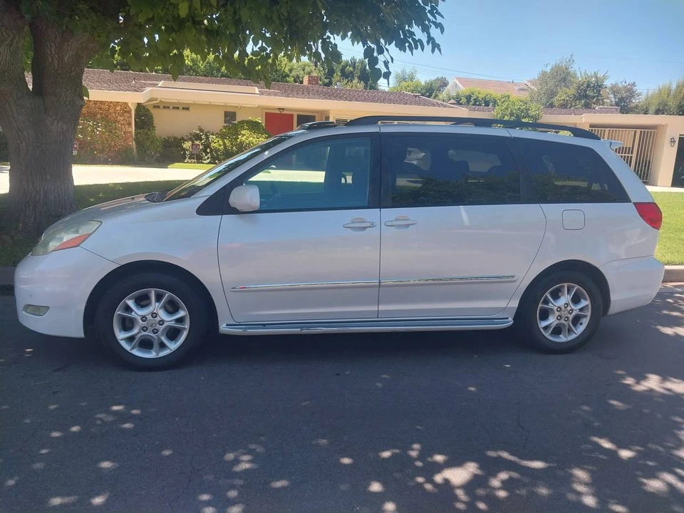 2006 Toyota Sienna 2nd Gen - Image 5 of 16