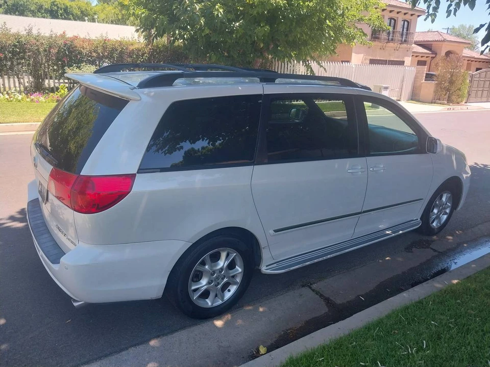 2006 Toyota Sienna 2nd Gen - Image 2 of 16