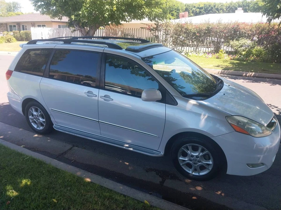 2006 Toyota Sienna 2nd Gen - Image 3 of 16