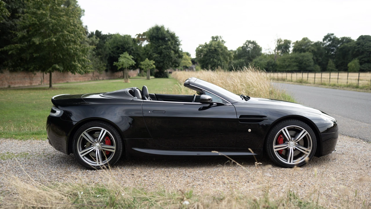 2007 Aston Martin V8 Vantage (2006-2017) - Image 9 of 31