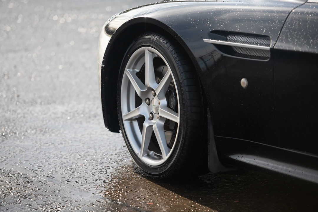 2007 Aston Martin V8 Vantage (2006-2017) - Image 28 of 31