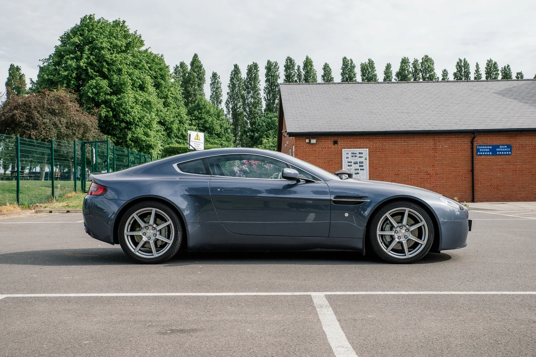 2007 Aston Martin V8 Vantage (2006-2017) - Image 9 of 31