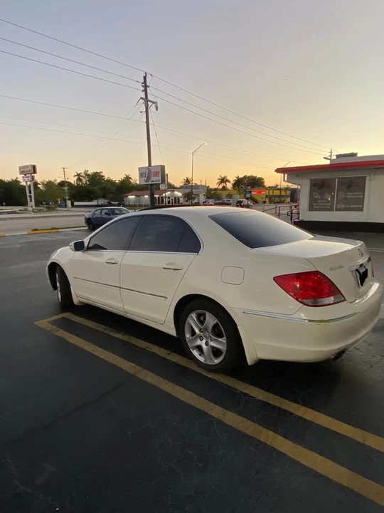 2007 Acura RL 2nd Gen - Image 6 of 12