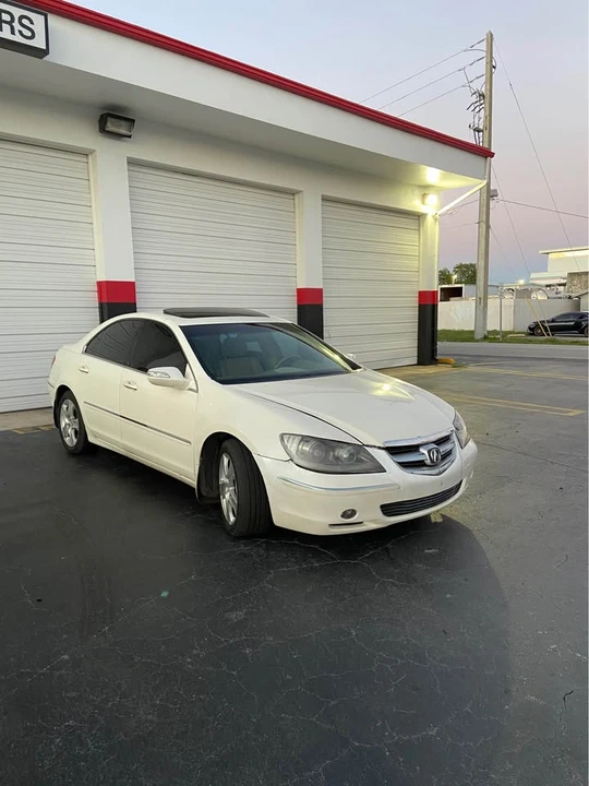 2007 Acura RL 2nd Gen - Image 2 of 12