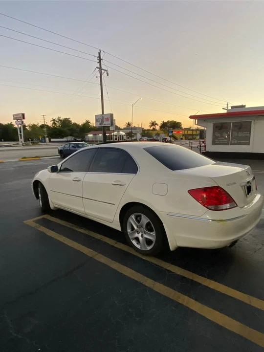 2007 Acura RL 2nd Gen - Image 6 of 11