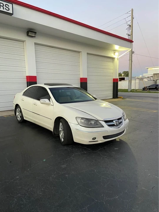2007 Acura RL 2nd Gen - Image 2 of 11