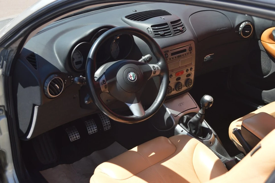 2007 Alfa Romeo GT - Image 13 of 30