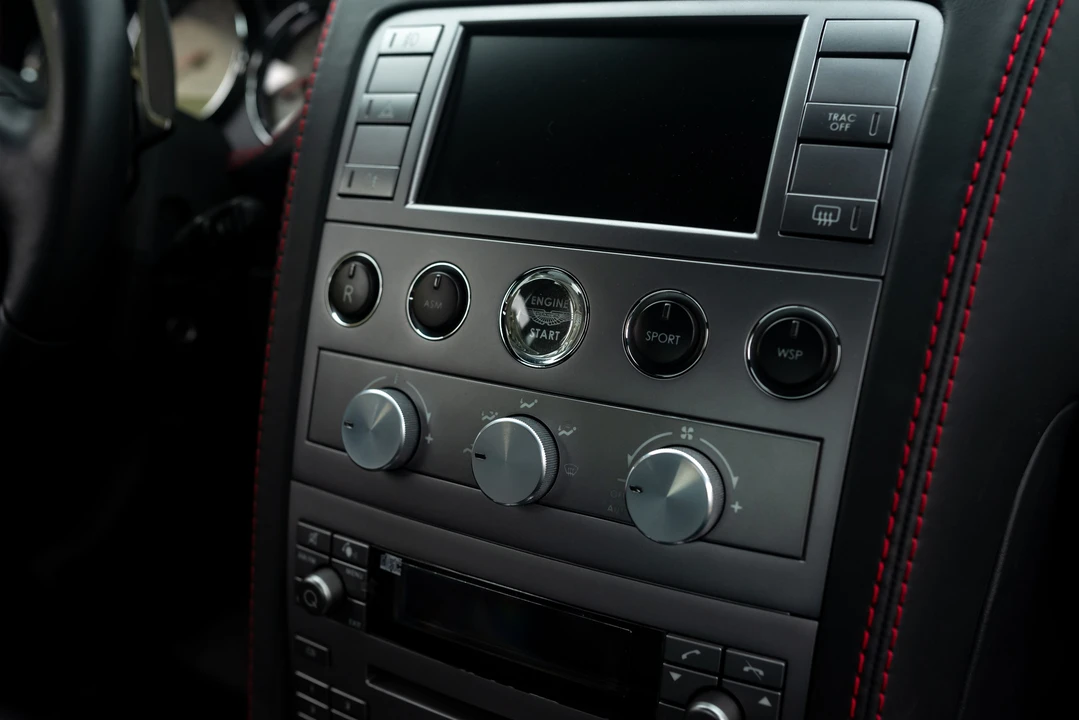 2007 Aston Martin Vanquish 1st Gen - Image 29 of 31