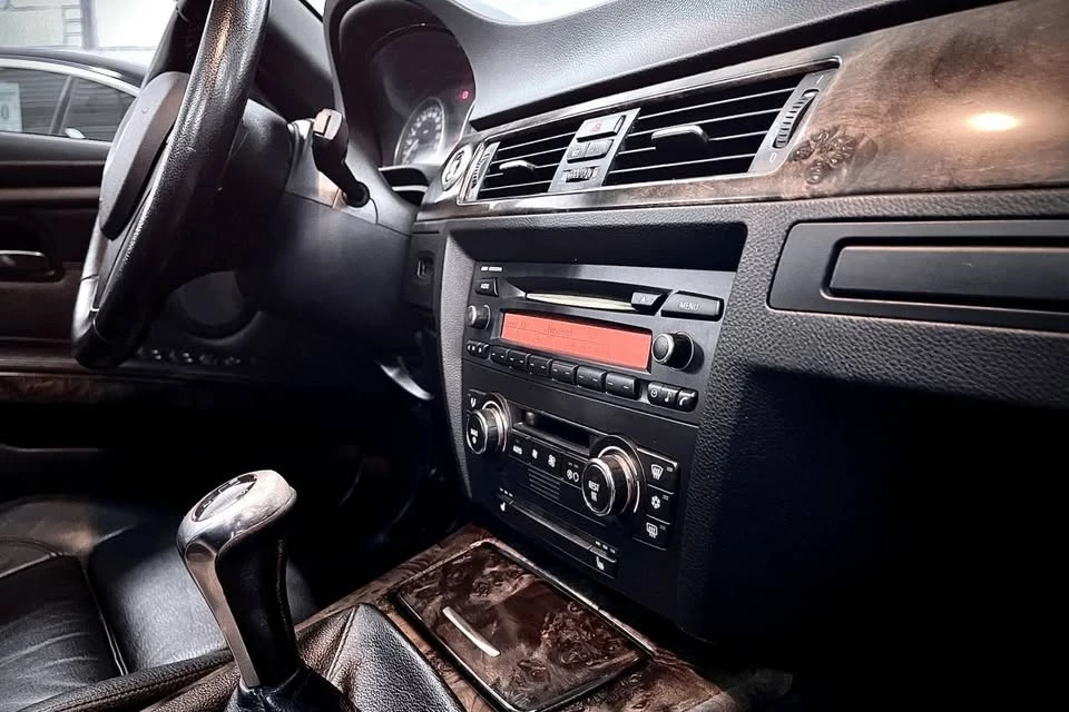2007 BMW E93 335i Convertible - Image 15 of 20