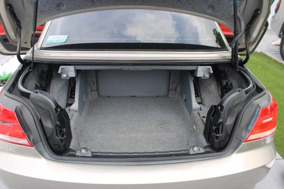 2007 BMW E93 335i Convertible - Image 13 of 20