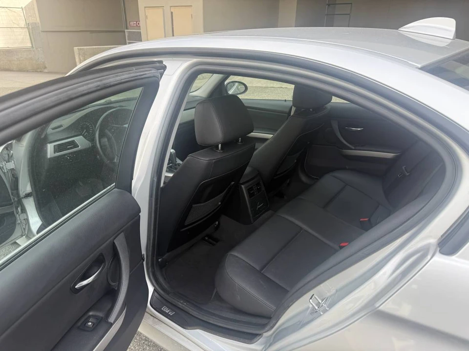2007 BMW E90 3 Series Sedan - Image 10 of 15
