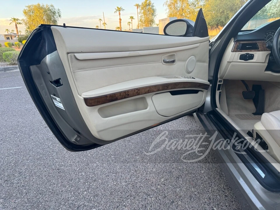 2007 BMW E93 335i Convertible - Image 17 of 18