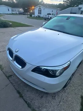 2007 BMW 5 Series 525xi Sedan 4D