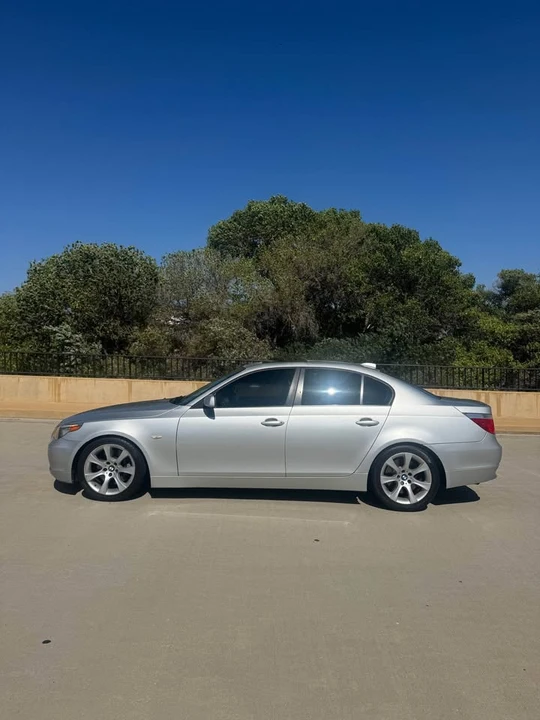 2007 BMW E60 545i & 550i Sedan - Image 2 of 17
