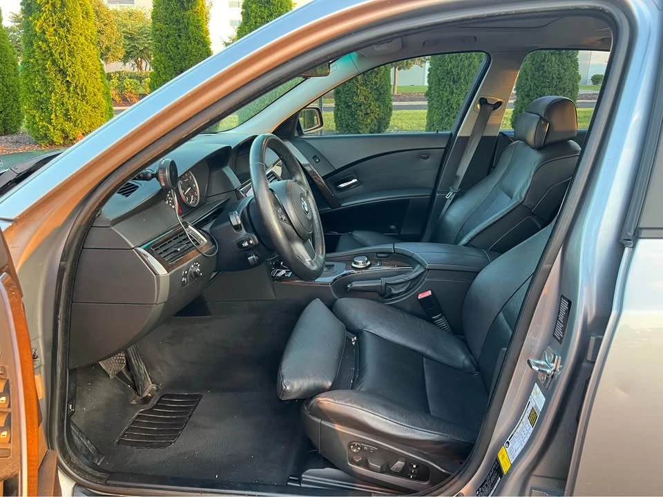 2007 BMW E60 545i & 550i Sedan - Image 9 of 16