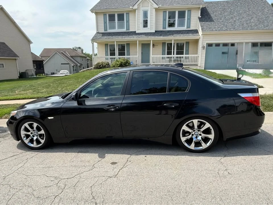 2007 BMW E60 545i & 550i Sedan - Image 4 of 8