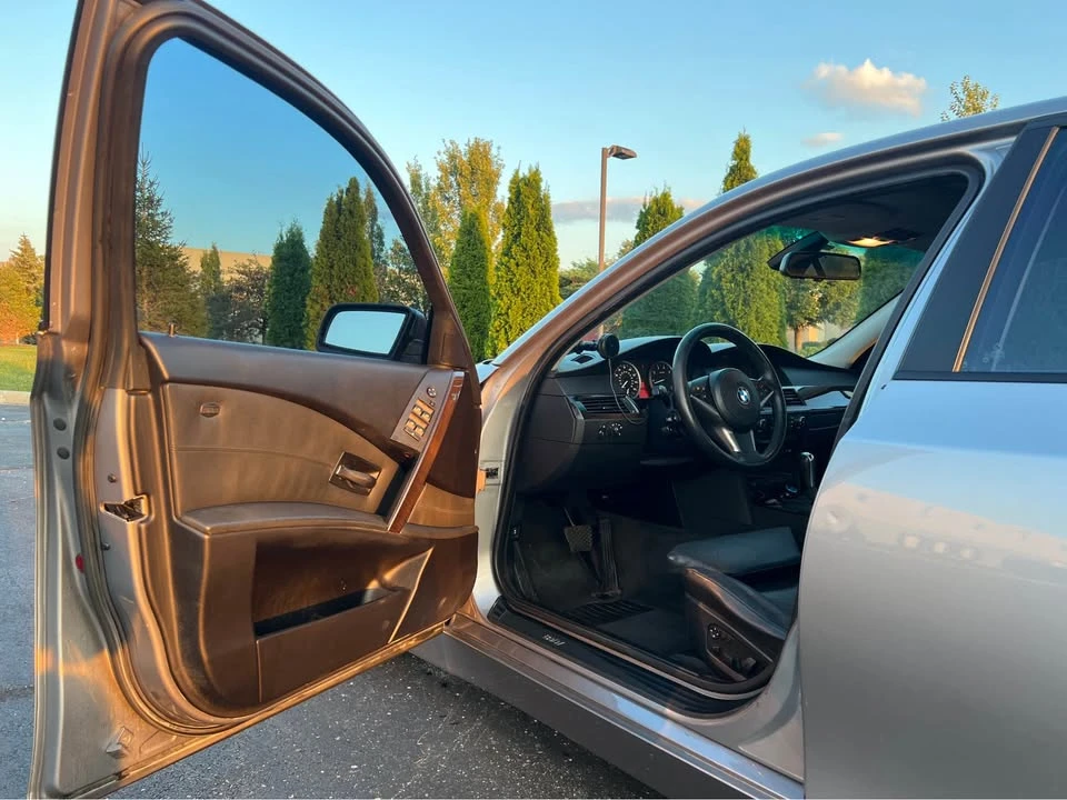 2007 BMW E60 545i & 550i Sedan - Image 8 of 16