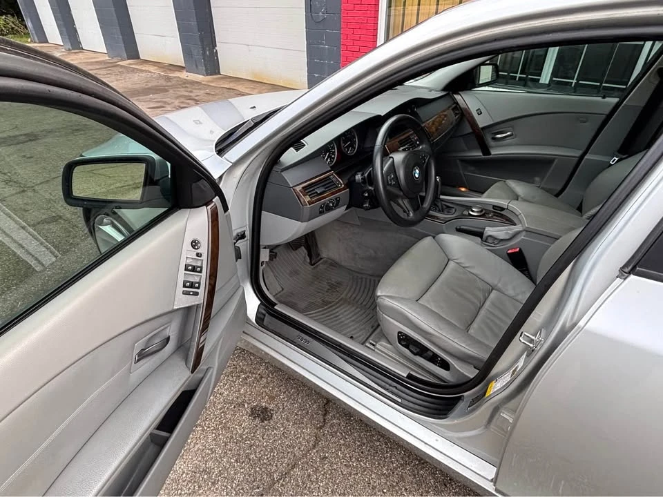2007 BMW E60 545i & 550i Sedan - Image 9 of 13