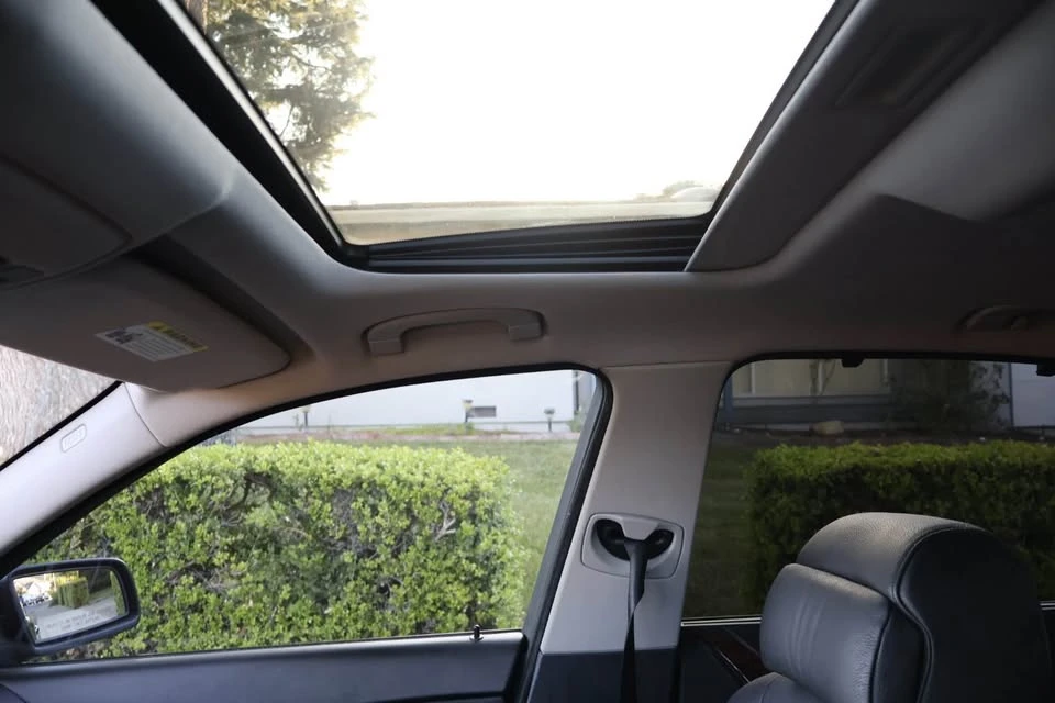 2007 BMW E60 545i & 550i Sedan - Image 13 of 13