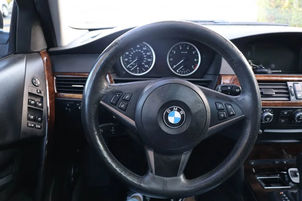 2007 BMW E60 545i & 550i Sedan - Image 11 of 13