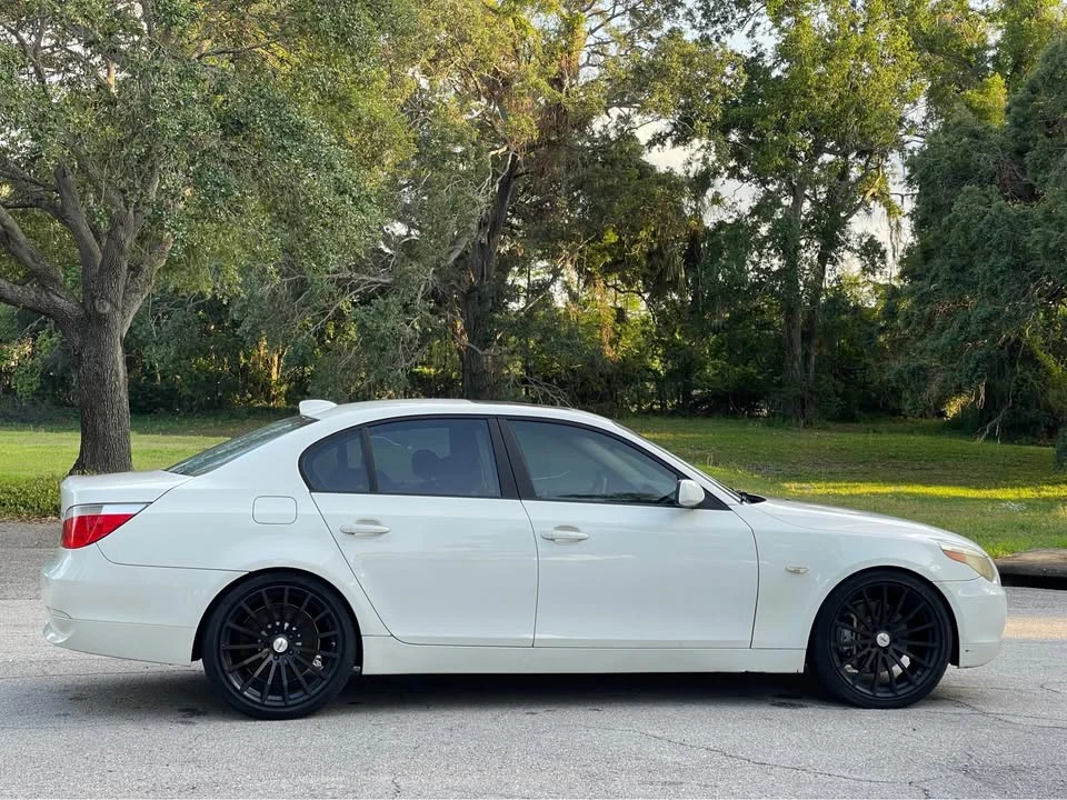 2007 BMW E60 545i & 550i Sedan - Image 7 of 14
