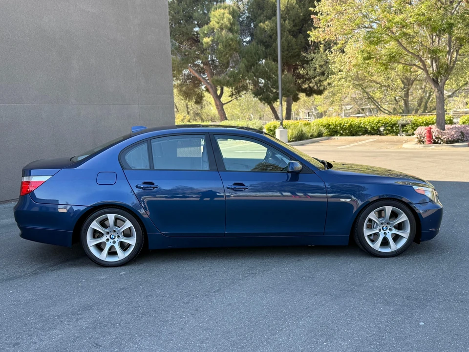 2007 BMW E60 545i & 550i Sedan - Image 8 of 31