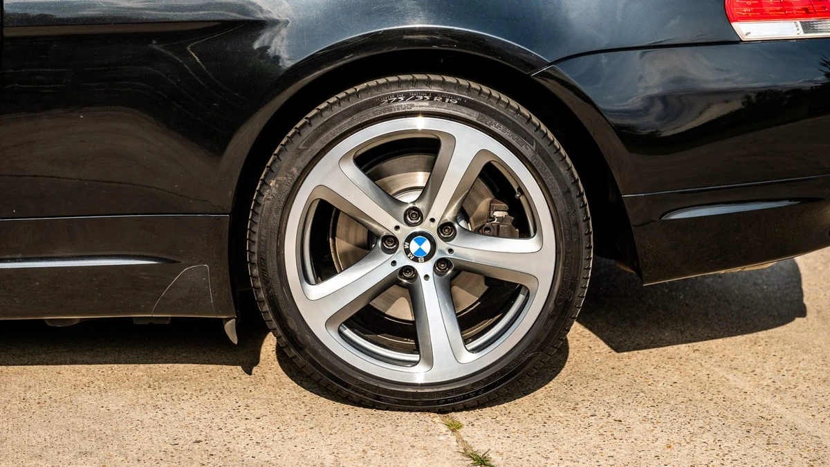 2007 BMW E63/E64 645Ci & 650i - Image 15 of 30