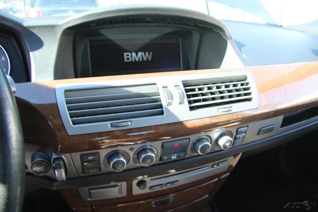 2007 BMW E65/E66 750i & 760i Sedan - Image 16 of 21
