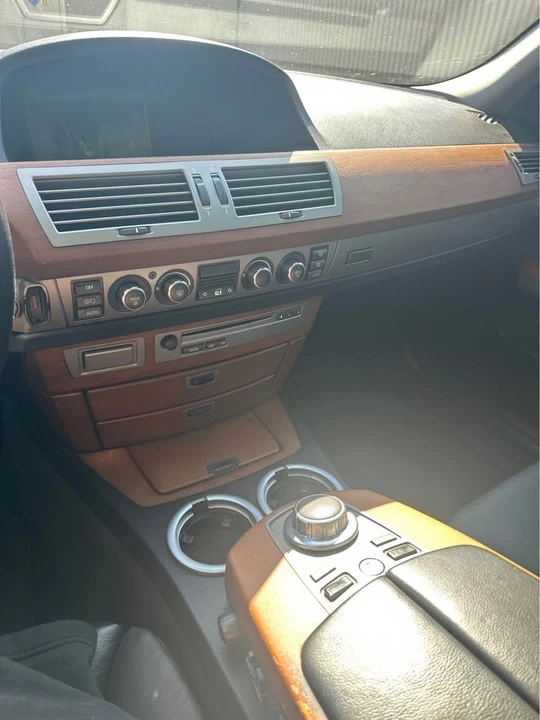 2007 BMW E65/E66 750i & 760i Sedan - Image 5 of 6