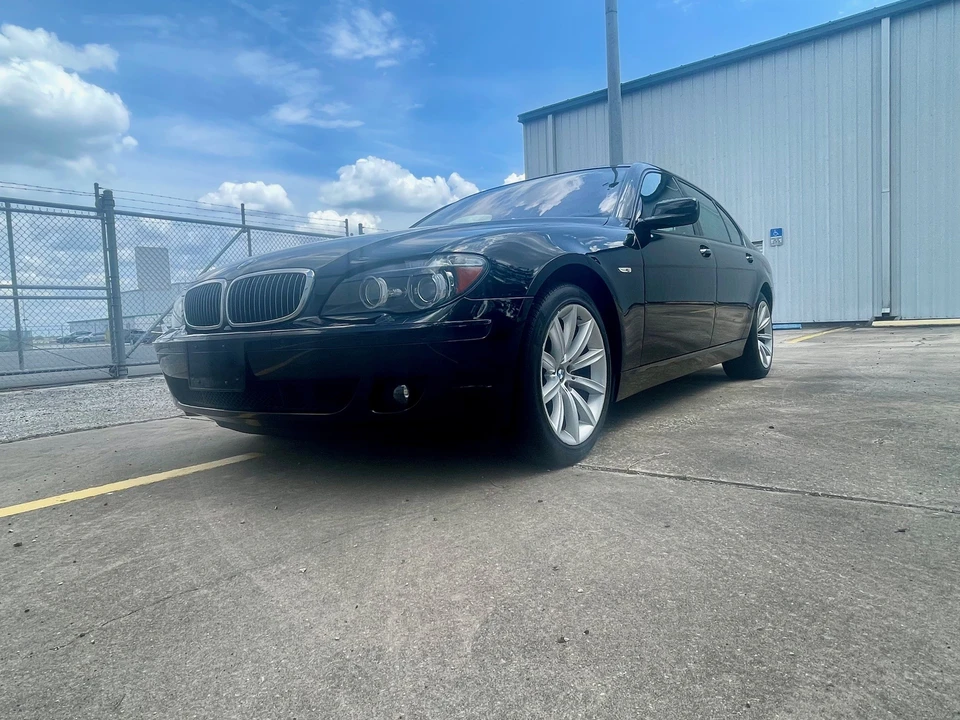 2007 BMW E65/E66 750i & 760i Sedan - Image 2 of 31