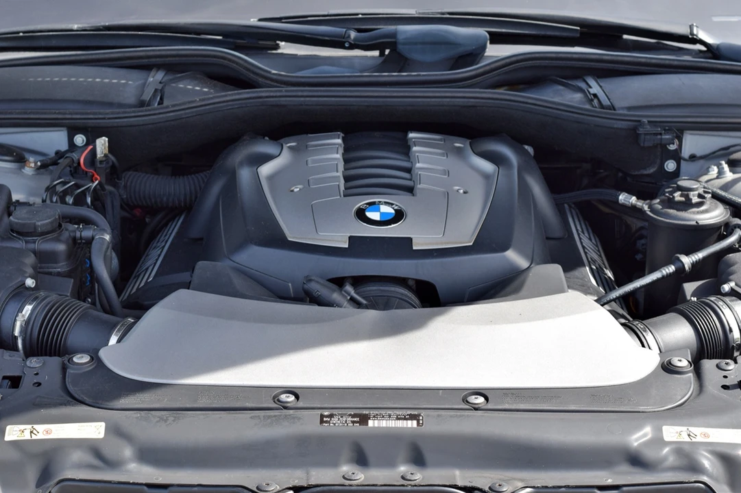 2007 BMW E65/E66 750i & 760i Sedan - Image 6 of 7