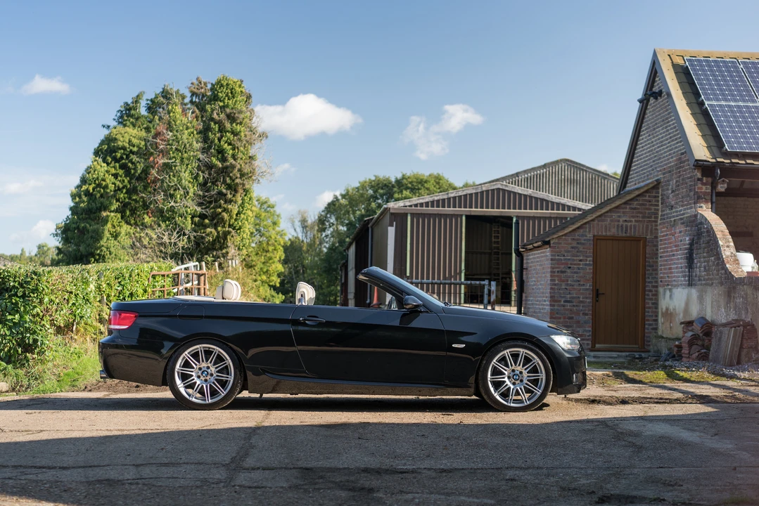 2007 BMW E93 335i Convertible - Image 10 of 31
