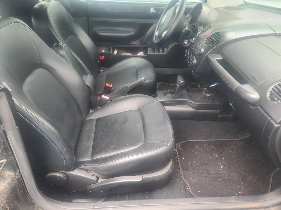 2007 Volkswagen New Beetle - Image 8 of 16