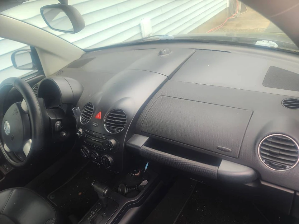 2007 Volkswagen New Beetle - Image 7 of 16