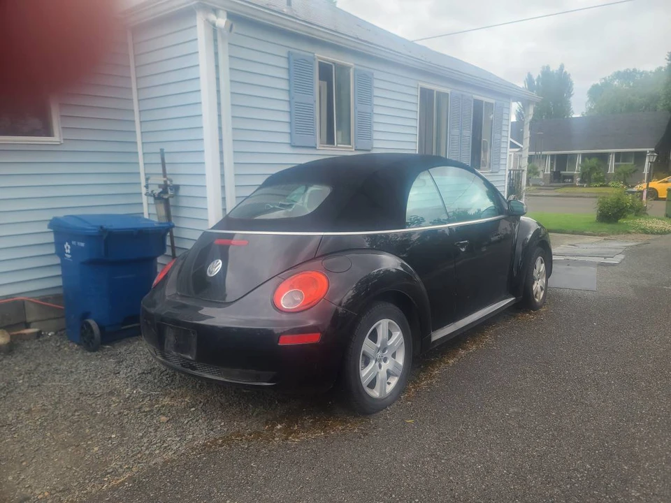 2007 Volkswagen New Beetle - Image 2 of 16