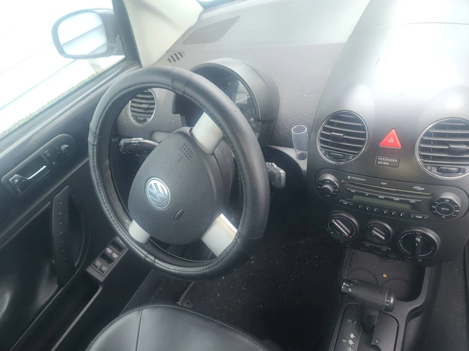 2007 Volkswagen New Beetle - Image 13 of 16