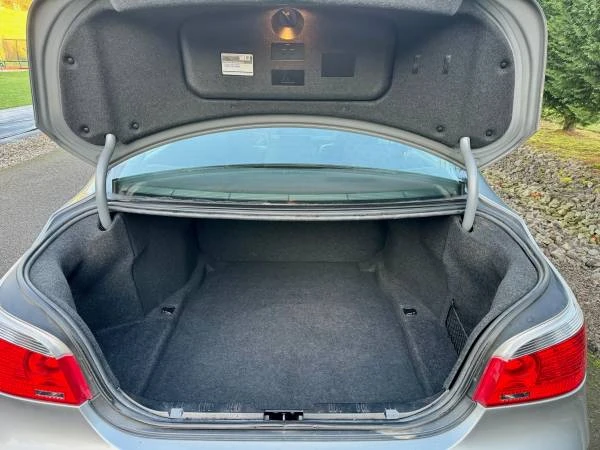 2007 BMW E60 545i & 550i Sedan - Image 7 of 19