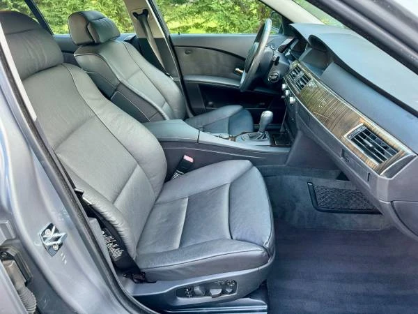2007 BMW E60 545i & 550i Sedan - Image 15 of 19