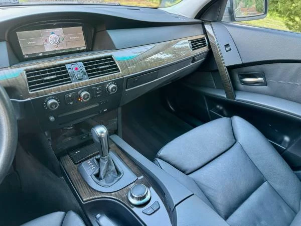 2007 BMW E60 545i & 550i Sedan - Image 10 of 19