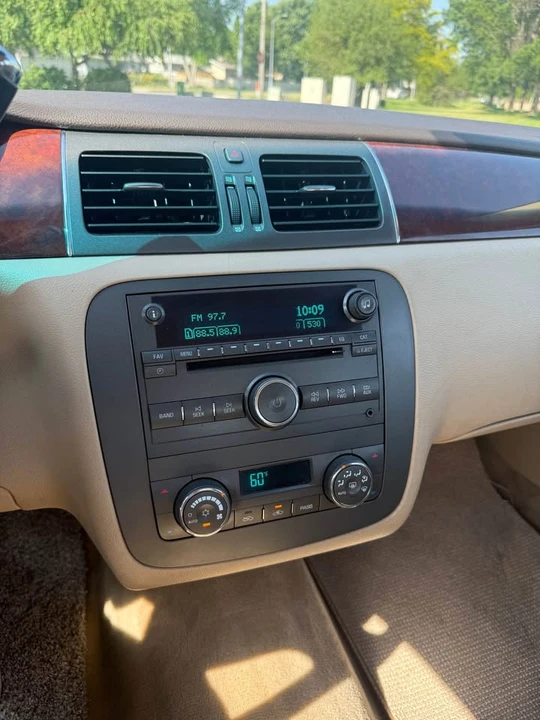 2007 Buick Lucerne - Image 11 of 17