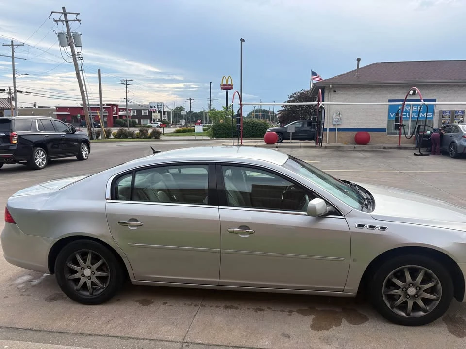 2007 Buick Lucerne - Image 2 of 8