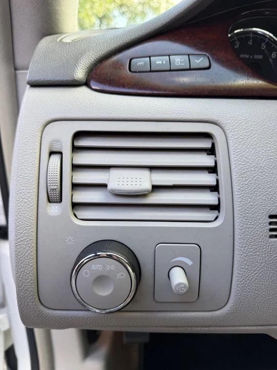 2007 Buick Lucerne - Image 11 of 21