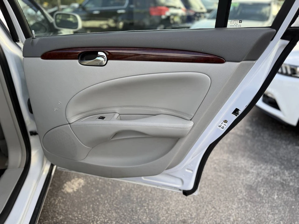 2007 Buick Lucerne - Image 17 of 21