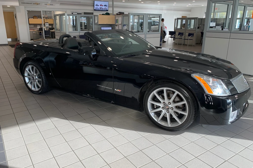 2007 Cadillac XLR-V - Image 2 of 5
