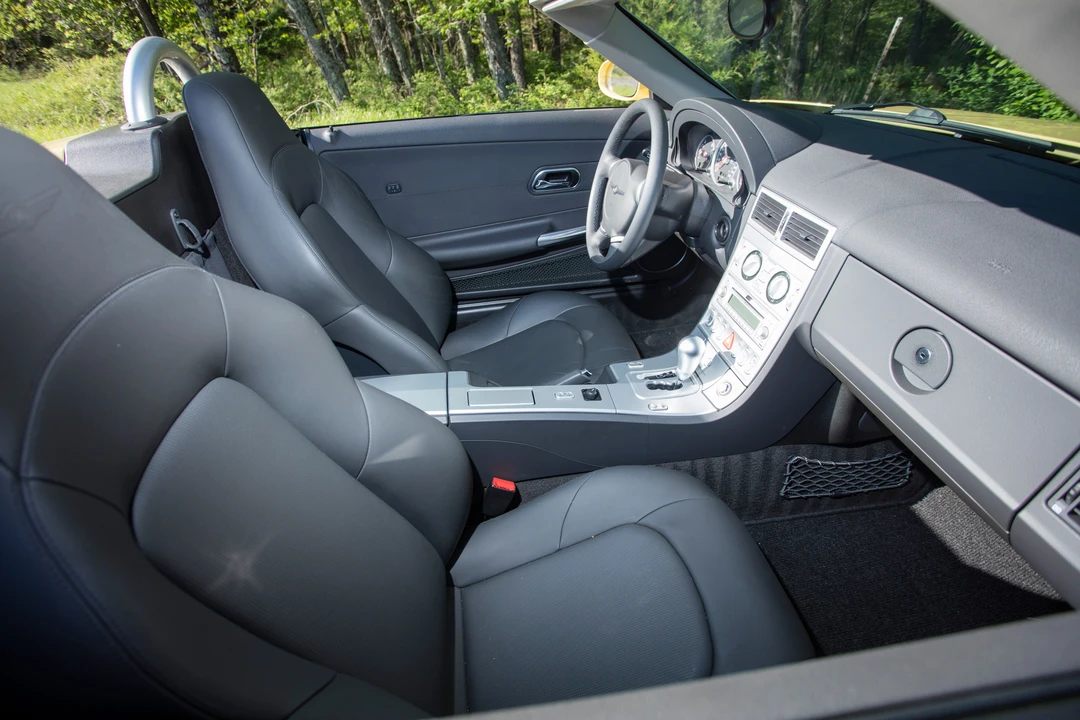 2007 Chrysler Crossfire - Image 16 of 27