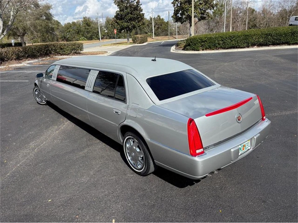 2007 Cadillac DTS - Image 2 of 31