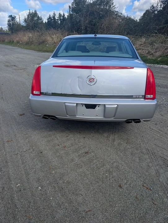 2007 Cadillac DTS - Image 9 of 10