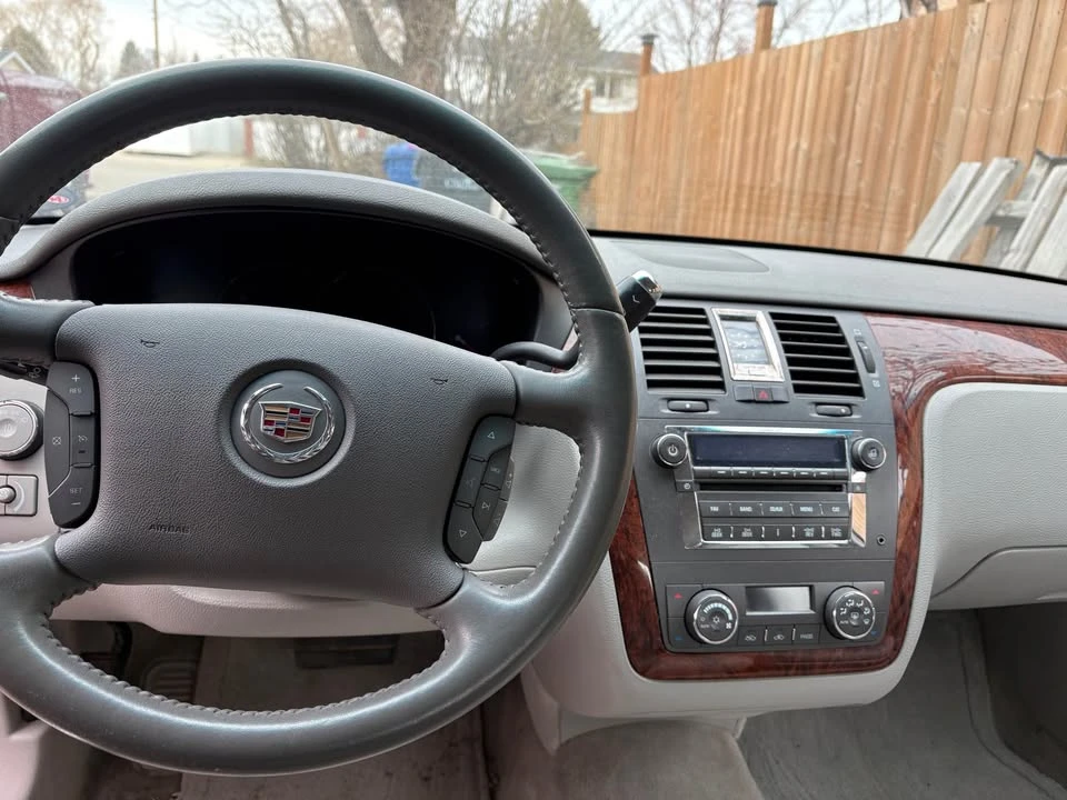 2007 Cadillac DTS - Image 9 of 10