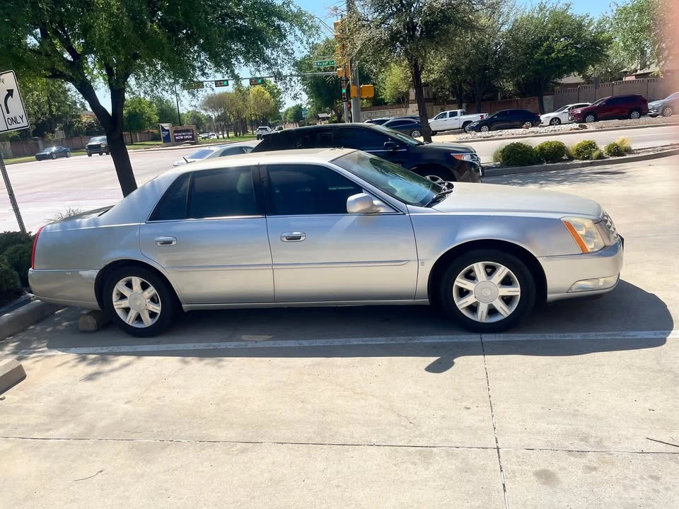 2007 Cadillac DTS - Image 2 of 8