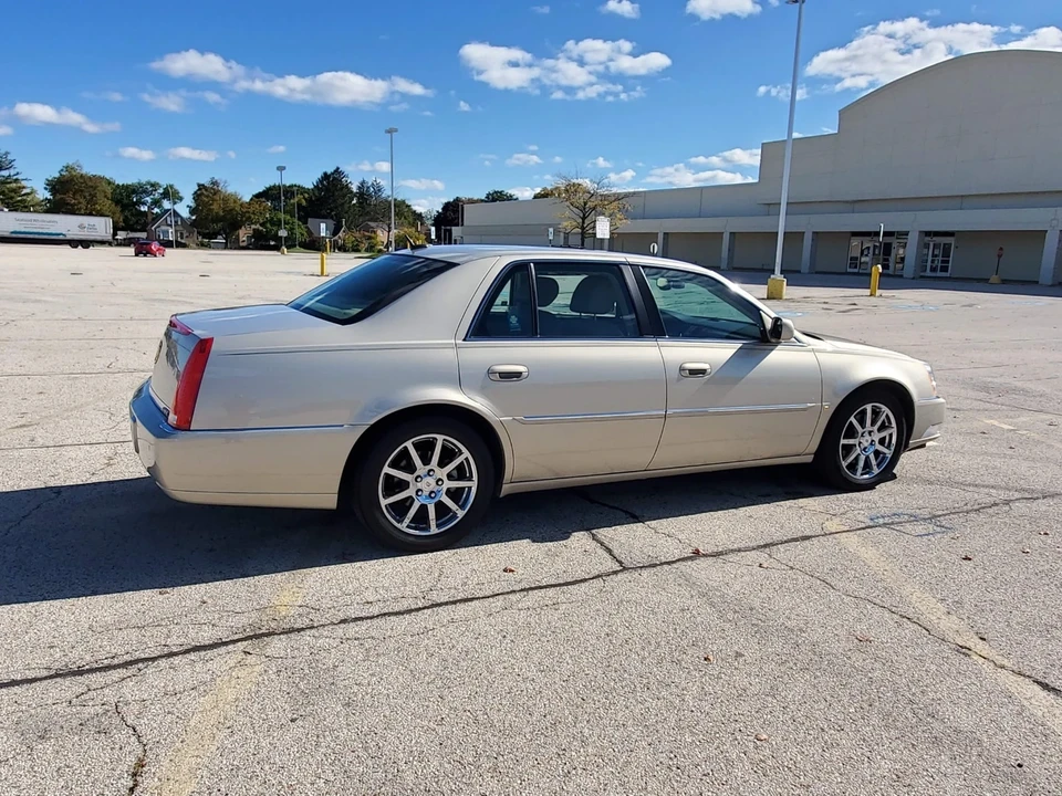 2007 Cadillac DTS - Image 8 of 21